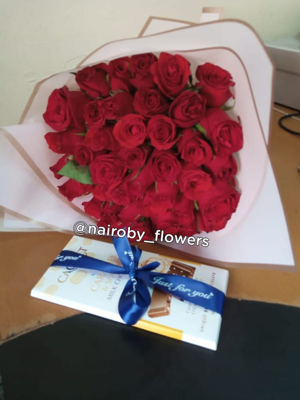 CACHET & RED ROSES