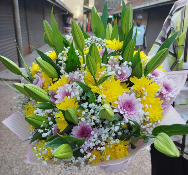 BLOOMING LILIES BOUQUET