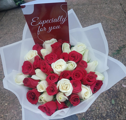 RED & WHITE ROSES BOUQUET